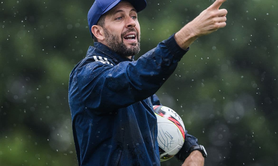 Internacional confirma a contratação do técnico uruguaio Paulo Pezzolano