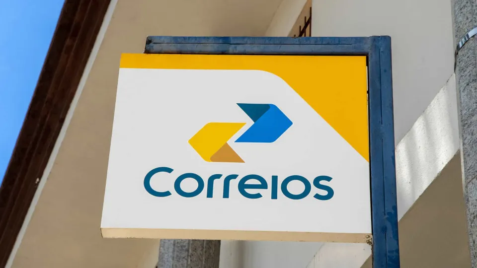 Lula descarta privatização dos Correios e propõe parcerias estratégicas