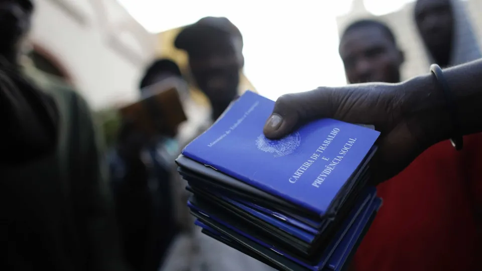 Desemprego no Brasil alcança 5,6% em setembro, a menor taxa da história